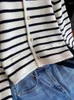 Kvinnors stickor Koreansk modeströja Cardigan White Black Striped Sticked Women 2024 Winter Short Long Sleeve Kvinna