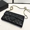Luksusowa designerka torba crossbody Nowy styl złoty łańcuch sprzętowy portfel dziewczyna wbudowana wbudowana uchwyt na karty modny torba na ramię metalową torbę z zamkiem błyskawicznym