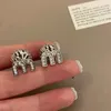 Pendientes de tuerca ALTERA de lujo con letra de cristal M, abalorio de bola redonda para mujer, diseño de moda, joyería Original, regalos para fiesta