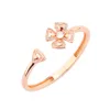 Bracelet ouvert fleur porte-bonheur trèfle à quatre feuilles avec anneau d'étamine en cristal facile à assortir avec les accessoires de bijoux de luxe de mariage pour femmes