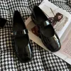 Women Mary Jane Buty Designer Sukienka Bue Niski Chunky Obcasy Mokoda Panie z klamrą rekreacyjną Buty retro okrągłe palce butów na zewnątrz Slajd Klasyczny biały czarny muł