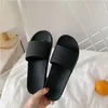 Hausschuhe Sandalen Damen Sommer Koreanische Version Ins Studenten Vielseitiger Flacher Boden Zwei Netz Roter Römischer Dicker Strand