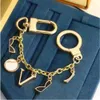 Eies moda marka mektubu tasarımcı anahtar zincirleri metal anahtar zinciri kadın çantası cazibe cazibe otomobil parçaları araba anahtar zinciri hediyeler kutusu toz çantası