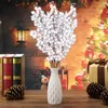 装飾的な花DIYクラフトは現実的な雪に覆われた白いベリーブランチのお祝いのクリスマスデコレーションクラフトの家の装飾のための飾り