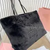 Designer-Tragetaschen, große Kapazität, Umhängetasche, Damen-MIUI-Plüsch-Winter-Strandhandtasche, Geldbörse, Einkaufstasche