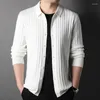 Pulls pour hommes 2024 Printemps Mode Casual Revers Pull tricoté Cardigan Hommes Coréen Pure Couleur Slim Social Office Club à manches longues