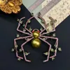 Broschen Halloween Perle Spinne Kristall Brosche Kreative Blatt Zubehör Retro Übertrieben Neutral Insekt Pin Strass Abzeichen Geschenk