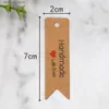 Etiketter Taggar 100st Kraft Paper Taggar Handgjorda med kärlek Presenttaggar Cookie Candy Bread Packaging Supplies Hang Tag Wedding Christmas Supplies Q240217