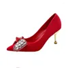 Scarpe eleganti Elegante papillon strass da sposa donna rosso gregge scarpe basse con tacco sottile donna scarpe a punta tacchi alti da sposa 2024