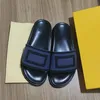 Erkek kadın tasarımcı terlik kaydırıcıları yaz moda sandalet plaj lüks marka terlik bayanlar flip flops klasik mokasenler kahverengi siyah beyaz slaytlar chaussures ayakkabı