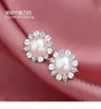 Designerörhängen Designer Charms Pearl Earrings Lämpliga för social samling Party Charm Ear Jewelry 925 Silver Ohrringe Weddin6745854