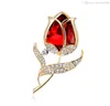 Populära plaggstillbehör Fashion Crystal Red Rose Flower Brosch Pin Rhinestone Alloy Rose Gold Brosches For Women Födelsedagspresent2456054