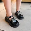 Mocassini per bambini per ragazze Nero lucido Primavera ed estate Scarpe scolastiche uniformi del Regno Unito Perle Punta tonda Scarpe per bambini semplici 240122