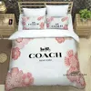 Conjuntos de cama Moda C-Coach Bedding Set Suave e Confortável Impressão Decoração de Casa Menino Menina King Size Bedding Set Quilt Cover Cas T240218