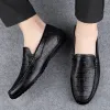 Business de couro genuíno 7998 Supotos de design masculino Mocassins Moda simplicidade Slipping on Soft plana masculino masculino Sapatos artesanais
