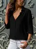 Klassieke Witte Blouse Vrouwen Knop V-hals Lange Mouw Tops Lady Fashion Effen Kleur Fit T-shirt Lente Herfst Kleding 240118