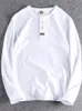 اليابانية الخريف البسيطة أنيقة الرجال الأكمام طويلة هنري طوق القطن النقي الصلبة ألوان القميص الرجعية القميص غير الرسمي الأمريكي TEE 240118