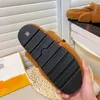 Nya lyxiga mysiga komforttäppa Slipper Designers Panama Easy Mule Wool Sandal Men Kvinnor Flat Sandaler Leather Mules Justerbara band Slides Baotou Slippers Storlek 35-40