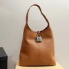 BBBB Locker Hobo Çantalar Vintage Büyük Kapasiteli Çanta Tote Çanta Kadın Omuz Çanta Cowhide Donanım Kilidi En Kalite Fermuar Cep 240215