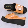 QSGFC Autumn Orange Color Eleganckie proste wszechstronne metalowe dekoracje damskie sandały wygodne buty i torby Zestaw 240130