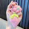 Nyckelringar stickade jordgubbblomma söt för gåvor Creative Crochet Car Keyring Handmaking Weaved Knit Bag Pendant