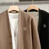 럭셔리 니트 가디건 긴 슬리브 포켓 머즈의 옷 패션 브랜드 캐주얼 코트 흑인 한국 스타일의 단색 스웨터 240130