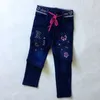 Calça jeans infantil feminina com broca prensada bordada com corda canelada