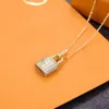 2024 Luxurys Pendant Necklaces Fashion for Man Woman Lock Necklace Lレターデザイナー