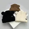 Berets moda quente carta de malha adesivo outono e inverno versátil balde de algodão chapéus mulheres bonito urso orelhas soltas lã coreana