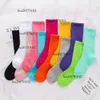 GAN FASHION MENS RAINBOW SOCKS عالية الجودة رسالة القطن الرياضية بالجملة بالجملة جوارب ملونة متعددة أرسلت في عيد الميلاد العالمي عشوائيا الحجم