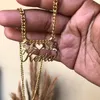 Benutzerdefinierte Doppelnamen-Paar-Halskette für Frauen, personalisierte Herz-Frieden-Schmetterling-Edelstahl-Halskette, Schmuckgeschenke 240125