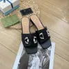 Zapatos de diseñador Sandalias planas de cuero para mujer italianas Chanclas casuales de verano sexy Sandalias UICCI Sandalias de lujo para mujer en la playa Tallas 35-42