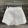 Pantaloncini casual da donna bianchi Mini pantaloni corti sexy Design con cintura Pantaloncini firmati di lusso