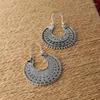 Studörhängen 2024 Vintage Böhmen Beach Hollow Pattern Semicircle Earring For Woman Man Retro Moon Ethnic Jewelry Brincos grossist