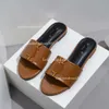 Sandálias de slide metálicas designer slides chinelos femininos sapatos verão moda larga plana flip flops chinelo para mulher com caixa tamanho 37-42