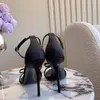 Sandali con tacco a spillo da donna di lusso Cristalli impreziositi Tacchi alti Scarpe da sera in pelle verniciata Scarpe da donna con tacco alto Designer di lusso Scarpe eleganti con lettera in metallo Rosso Nero