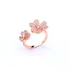 Bracciale rigido con fiore trifolium in zircone pieno alla moda Set di anelli per bracciale con apertura carino e fresco per gioielli di fidanzamento da donna