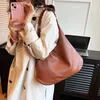 حقائب المساء INS الأزياء للسيدات بوري من الجلد Ruched Handbags 2024 Trend Trend Luxury Designer Beige Brown Counder Totes Big Big