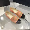 Sandalia de diseñador Chaneles Zapatos holgazanes Pescadores clásicos con fragancia Tendencia de moda Tesoro escondido Bordado de punto perezoso Suelas tejidas de hierba suave fo