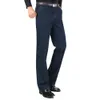 Jeans elasticizzati di arrivo per uomo Primavera Autunno Pantaloni casual in cotone di alta qualità con vestibilità regolare Pantaloni larghi blu scuro 240124