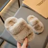 Slipper nieuwe kinderen pluche schoenen voor meisjes Koreaanse stijl dikke zool ouder-kind pluche slippers Koreaanse stijl veelzijdige schattige prinses flat 240408