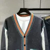 Erkekler Sweaters Erkek Bahar Sonbahar Düğmeleri Cepleri Patchwork Cardigan V-Beeck Uzun Kollu Örgü Vintage Moda Giysileri