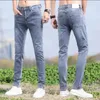 Męskie dżinsy dla mężczyzn Elastyczne jasnoniebieskie męskie spodnie kowbojskie rozciągające spodnie Slim Fit Chuda ciasna rura przycięta 2024 Trend w stylu koreański