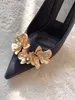 Designer décontracté noir satin cuir véritable fleurs en métal à talons talons aiguilles à enfiler bout pointu femmes mode talons hauts chaussures de fête sandales 10 CM