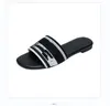 Paris broderad bländande designer tofflor kvinnors sandaler sommarstrand ränder avslappnade platt tofflor skjutreglage kvinnor dam flip flops broderi c dubbel mulor 666