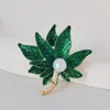 Broches Prachtige Esdoorn Voor Vrouwen Vintage Goud Kleur Canada Land Plant Mode-sieraden Legering Materiaal Goed Cadeau