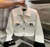 Designer Womens Jackets Top Quality Lapel Polo Fashion Bröstficka Slim Fit White Embroidery Tryckt Metal Buckle Sticked