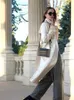 Hösten lång överdimensionerad satinfinish Trenchrock för kvinnor långärmad lapel med bältesgrav Stylish French Fashion Warm Overrock 240219