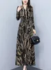 Robes décontractées Femmes Imprimer Robe longue en soie rayée 2024 Coréen Vintage Luxe Soirée Soirée Automne Hiver Élégant Moulante Robes