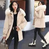 Trench da donna 2024 Giacca invernale da donna Parka Moda Cappotto lungo Abbigliamento Fodera in lana Parka con cappuccio Slim con collo in pelliccia caldo